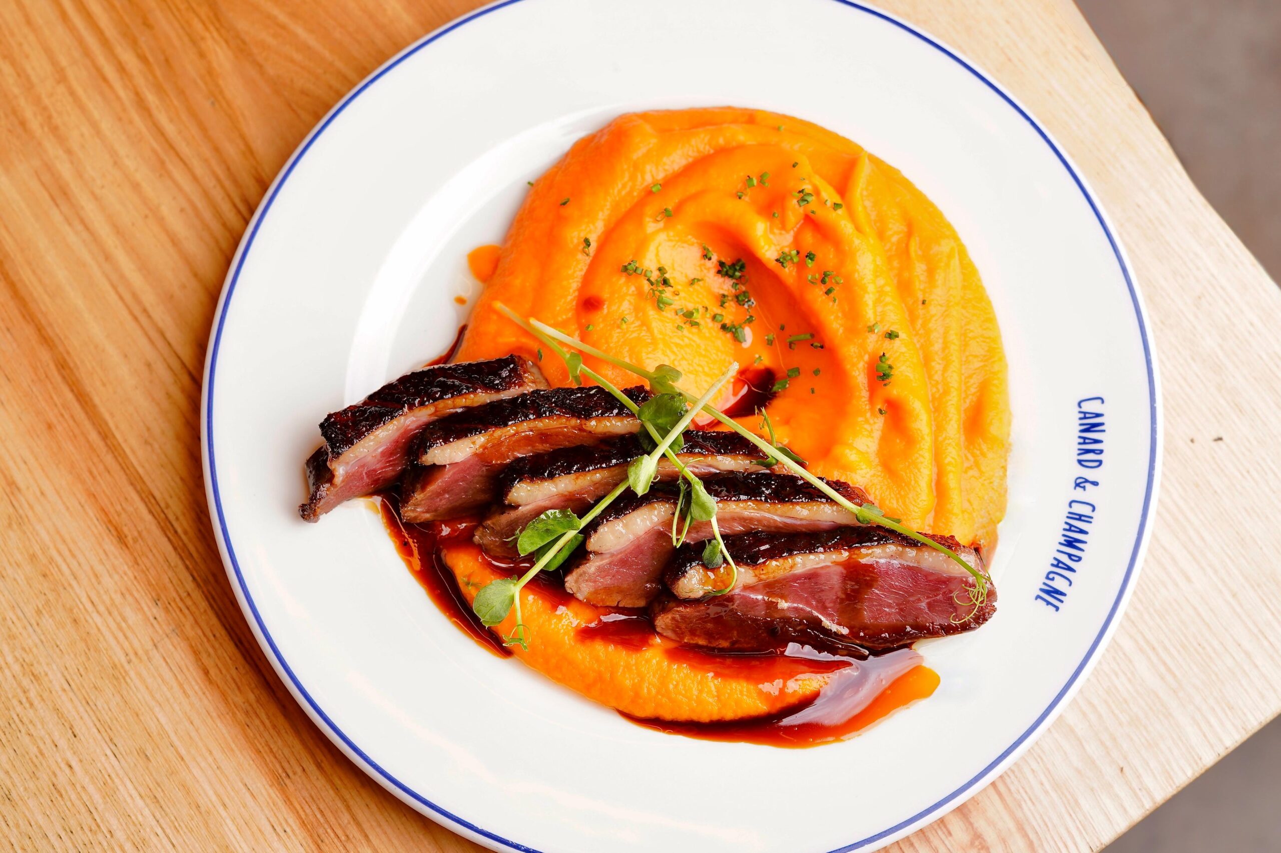 Magret de canard, purée de carottes